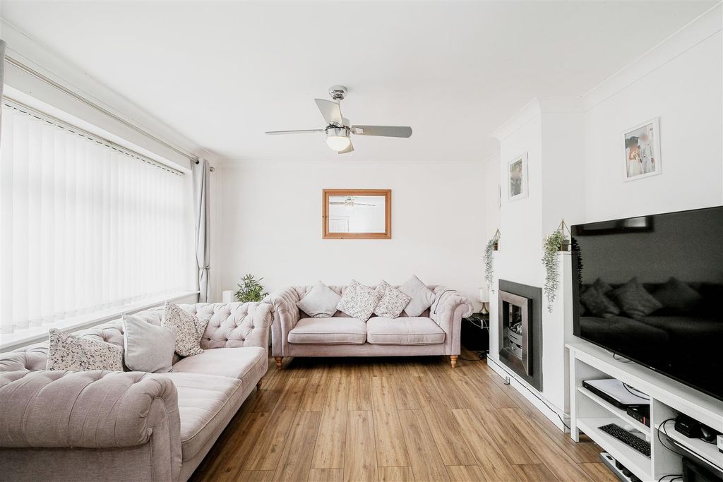 Property photo 3 of 28