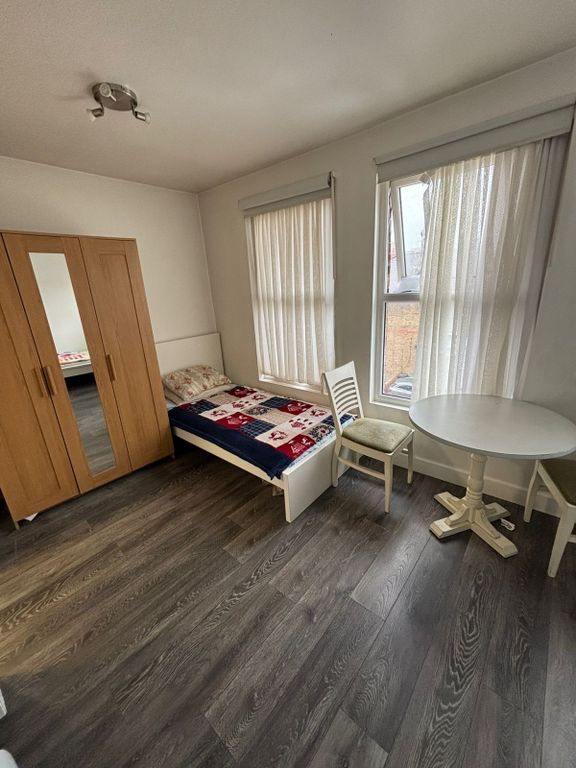 Property photo 2 of 5 Gallery