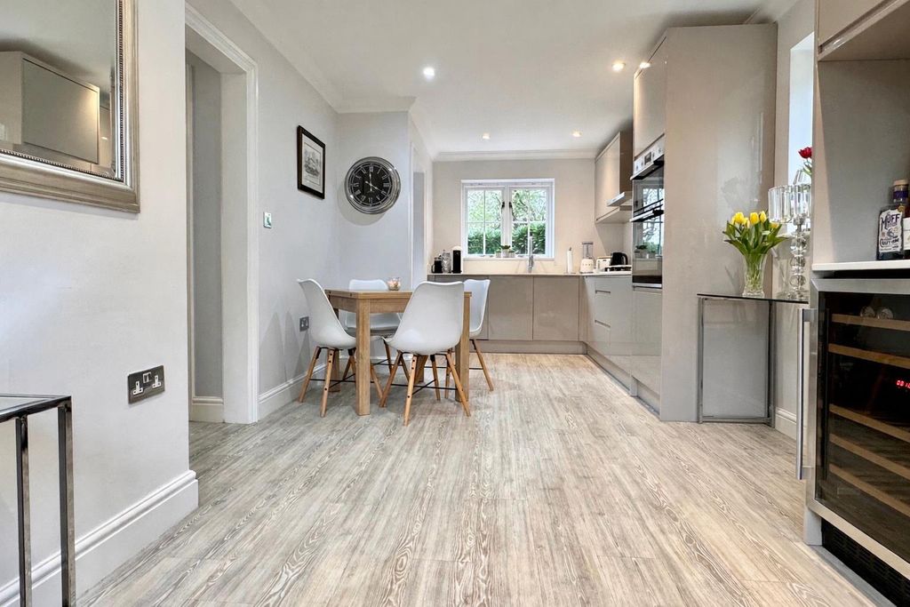 Property photo 2 of 39 D9B81Fcd-Ea3E-4Eed-B79E-804B094719Da.Png