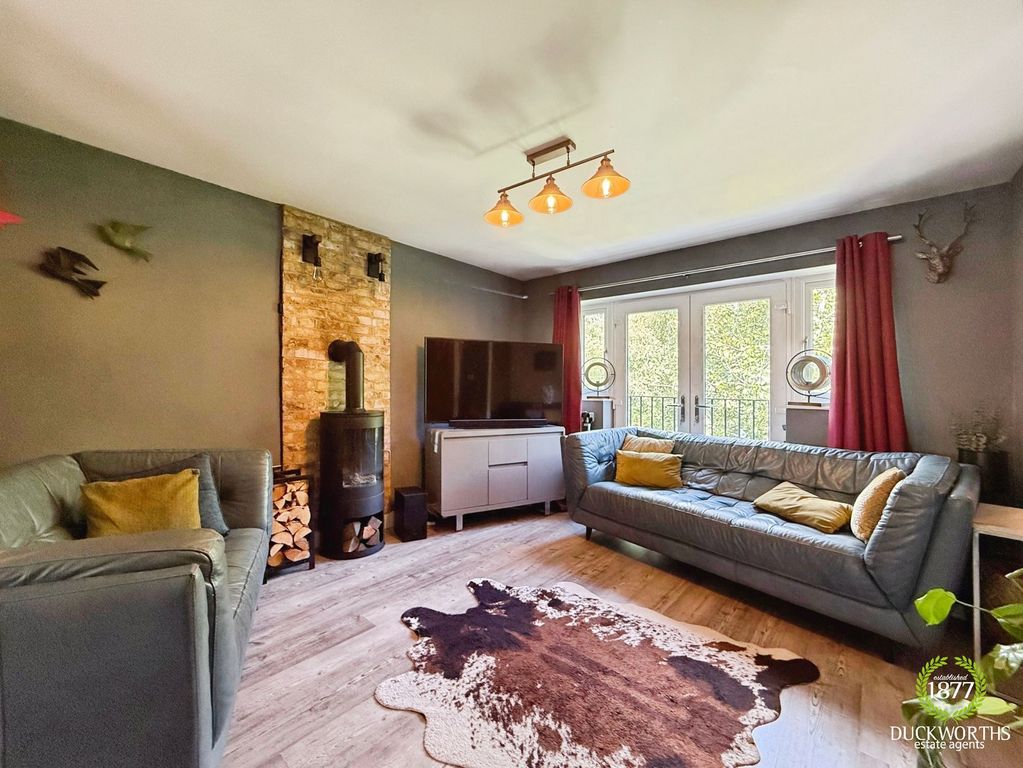 Property photo 2 of 35