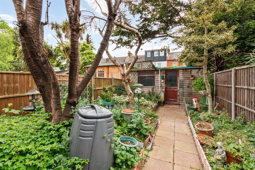 Property photo 3 of 12 West Facing Garden