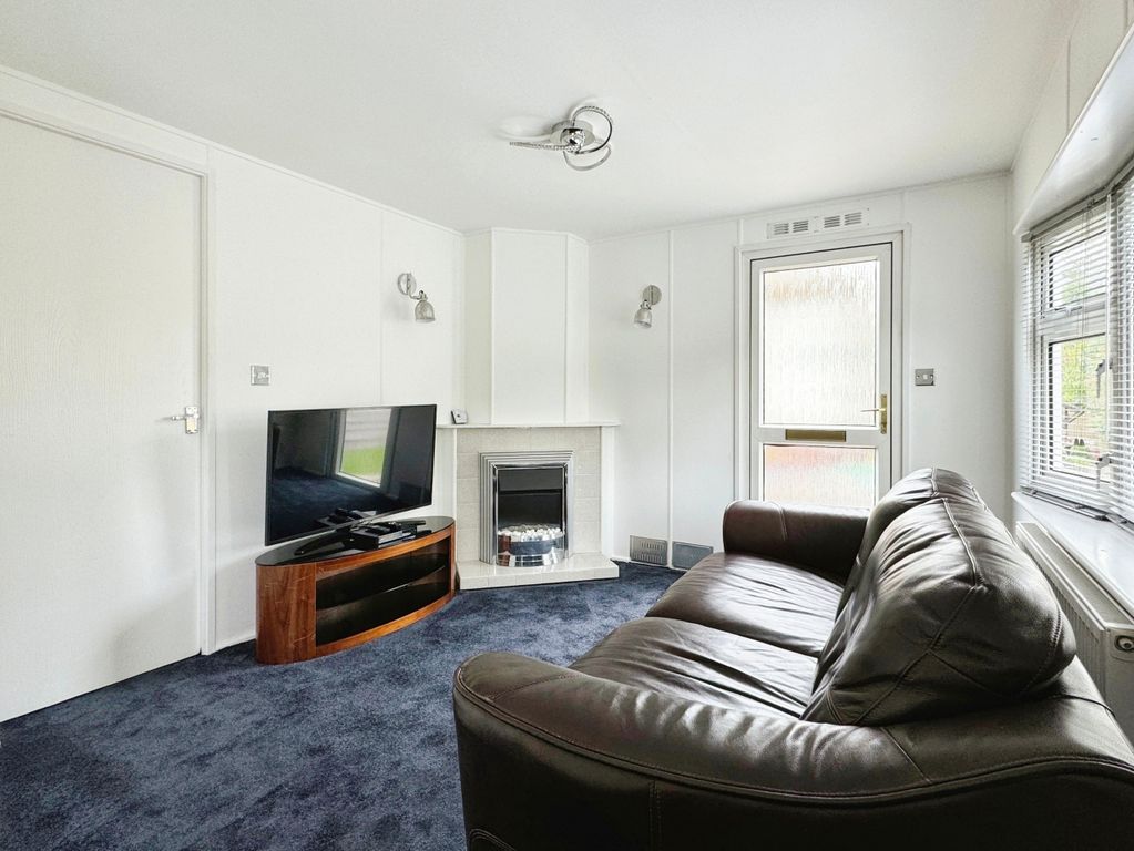 Property photo 3 of 14 Lounge