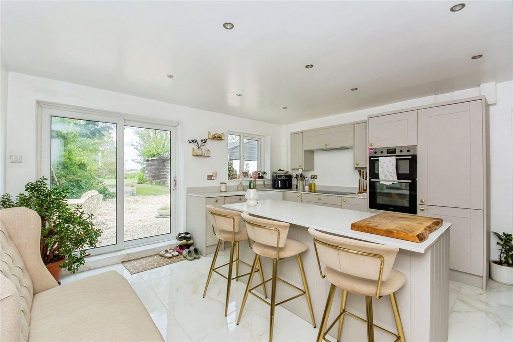 Property photo 2 of 21 Picture No. 33