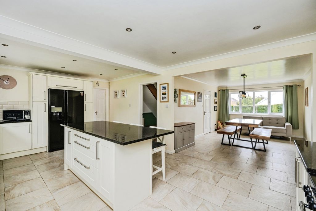 Property photo 3 of 31 Pbox-Img.Jpg
