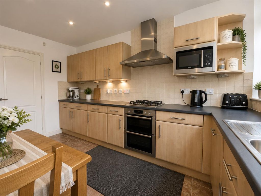 Property photo 3 of 20 5Cf7B4Aa-87E4-45B7-B440-42Be6F9DC9F4.Png