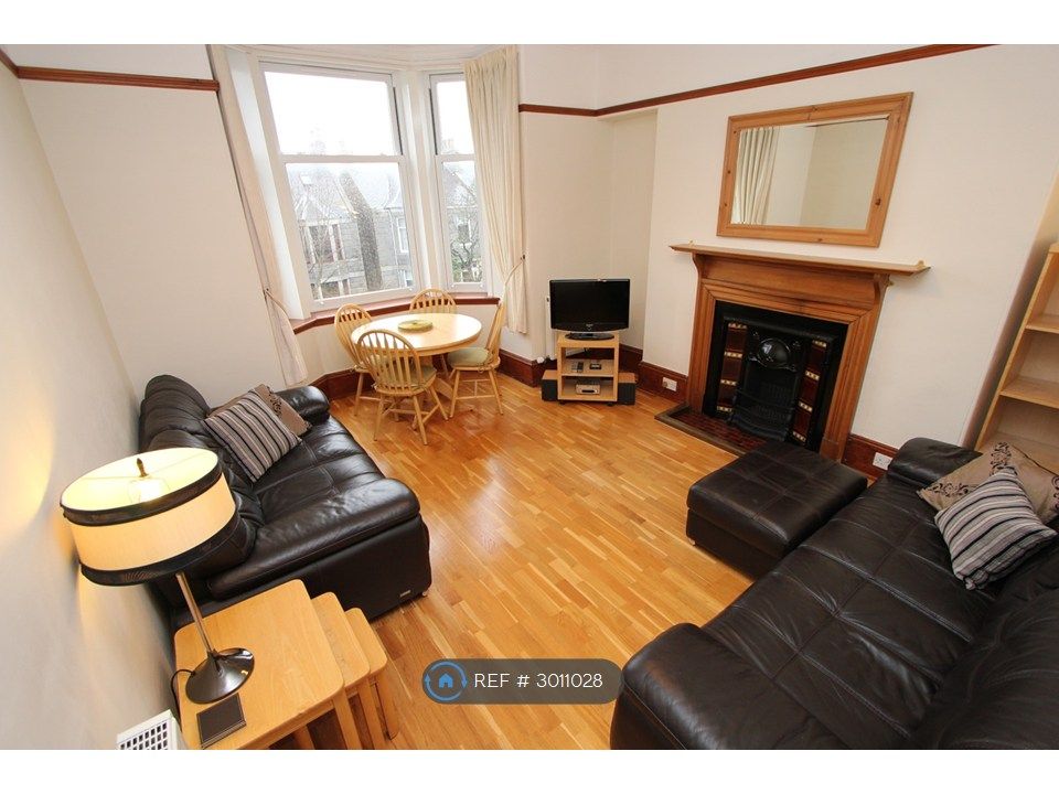 Property photo 2 of 14 Living Room From Door