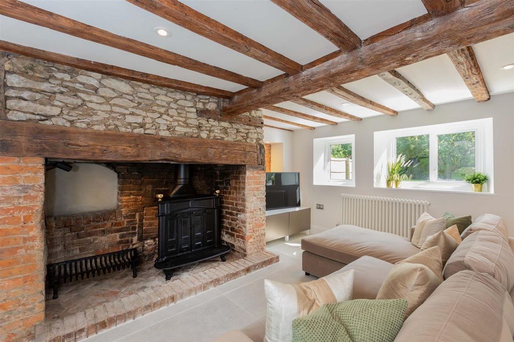 Property photo 3 of 12