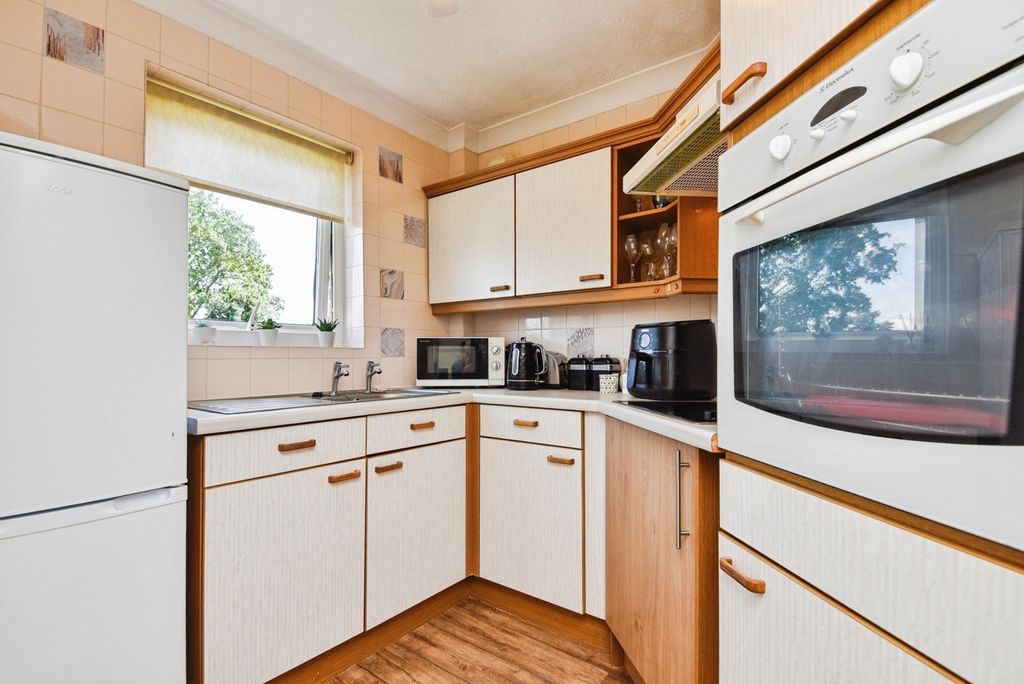 Property photo 3 of 13 Kitchen