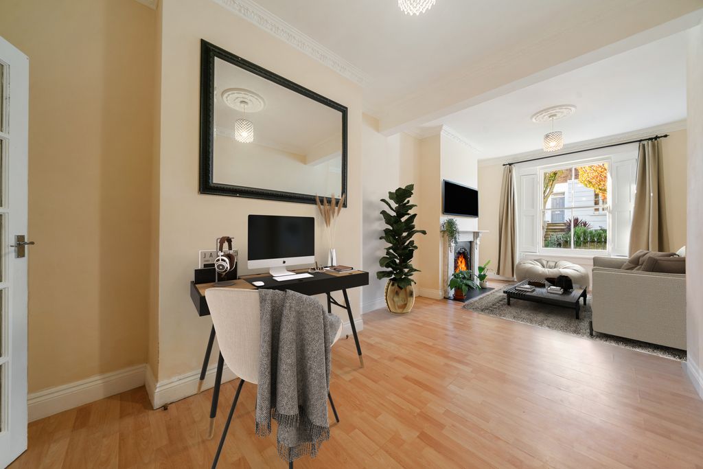 Property photo 3 of 10