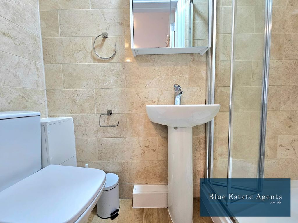 Property photo 3 of 5 Shower Suite