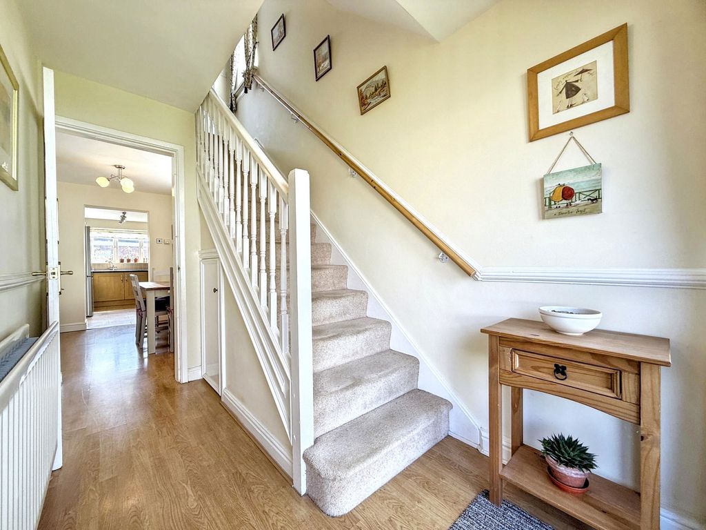Property photo 3 of 27