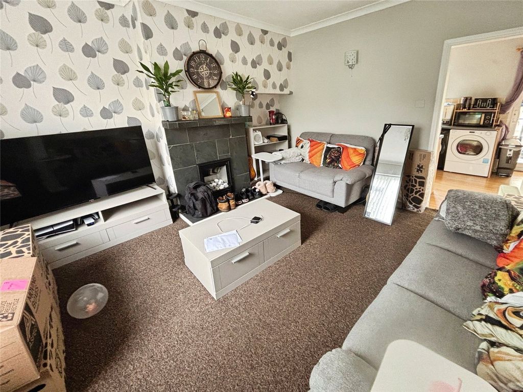 Property photo 2 of 7 Living Room