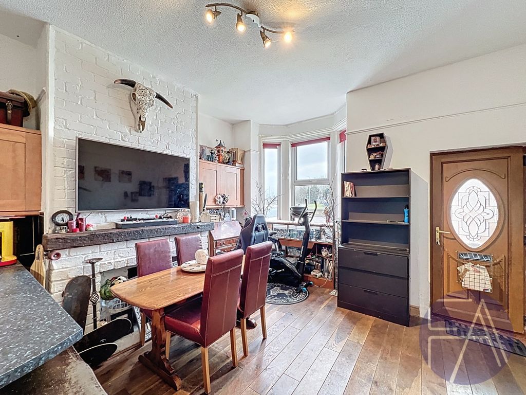 Property photo 2 of 10 4858822