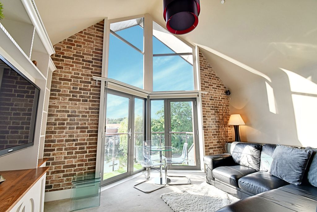 Property photo 3 of 23