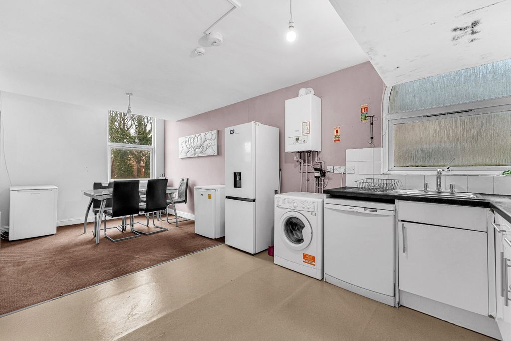 Property photo 3 of 27 Picture No. 23