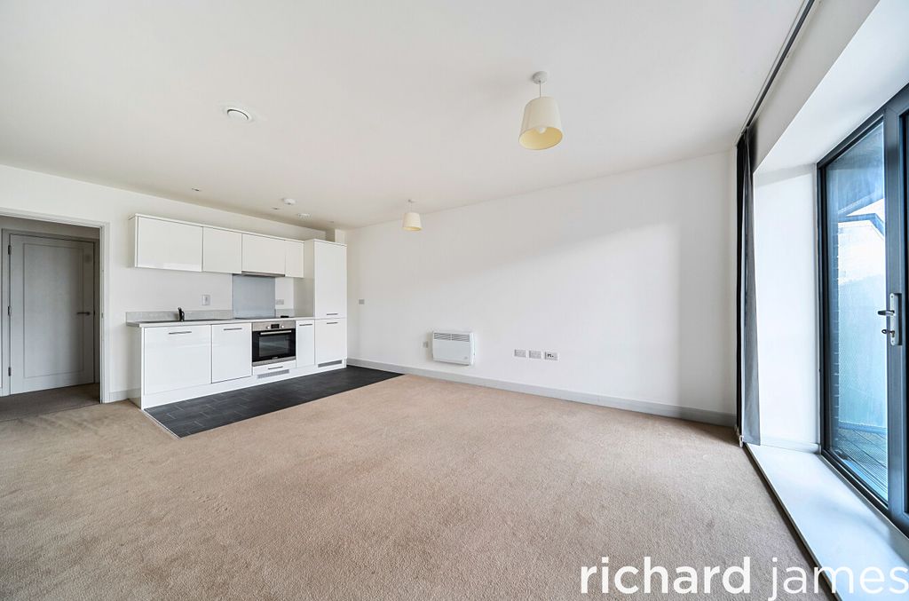 Property photo 3 of 12 4B103E18716E4Befbb8A2339Fde26A0c