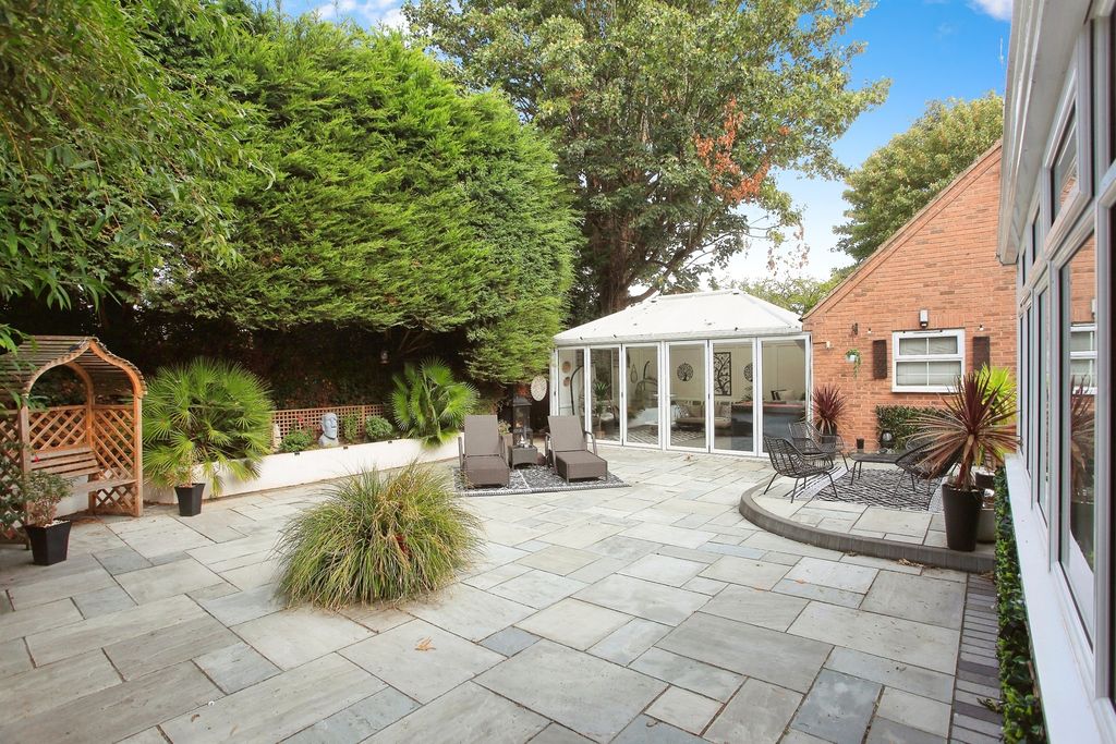 Property photo 2 of 17