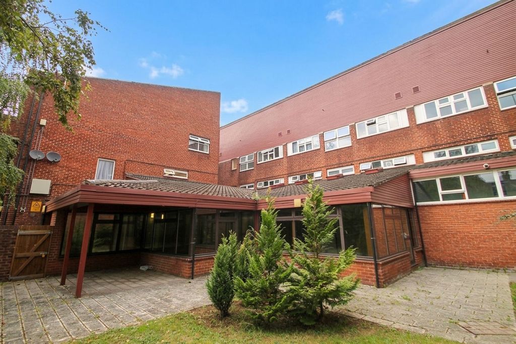 Property photo 1 of 6