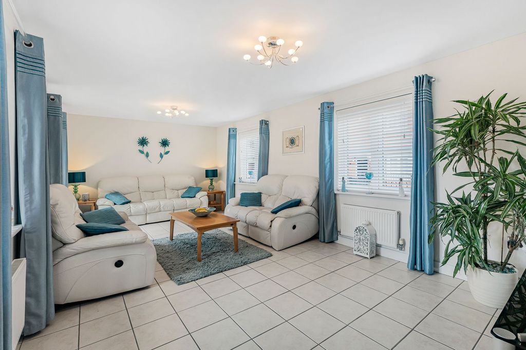 Property photo 3 of 33