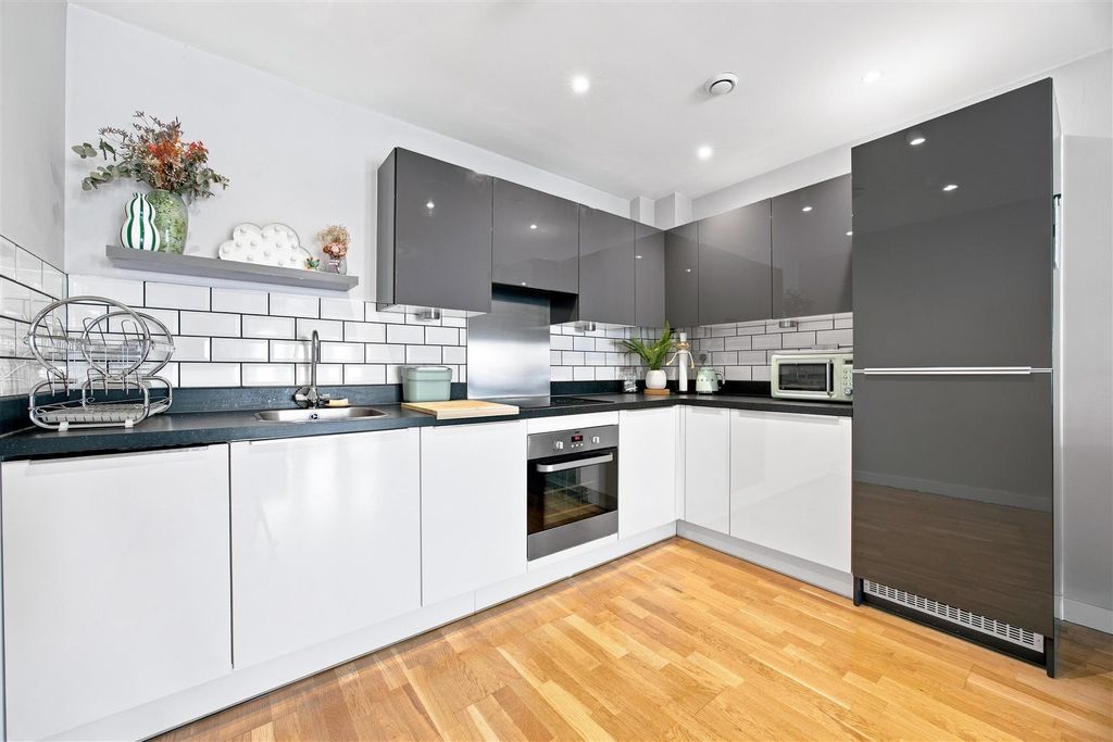 Property photo 3 of 15 Kitchen