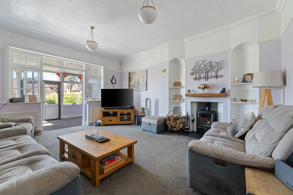 Property photo 2 of 35 Living Room