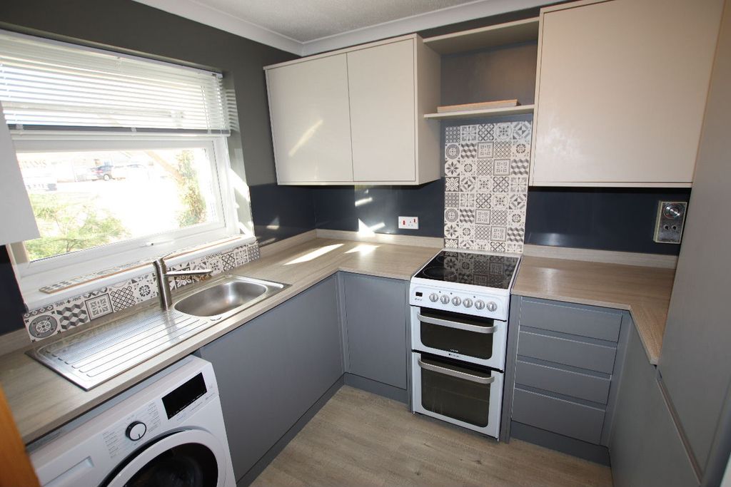Property photo 2 of 16 Redbridge Road 47 - Kitchen 1