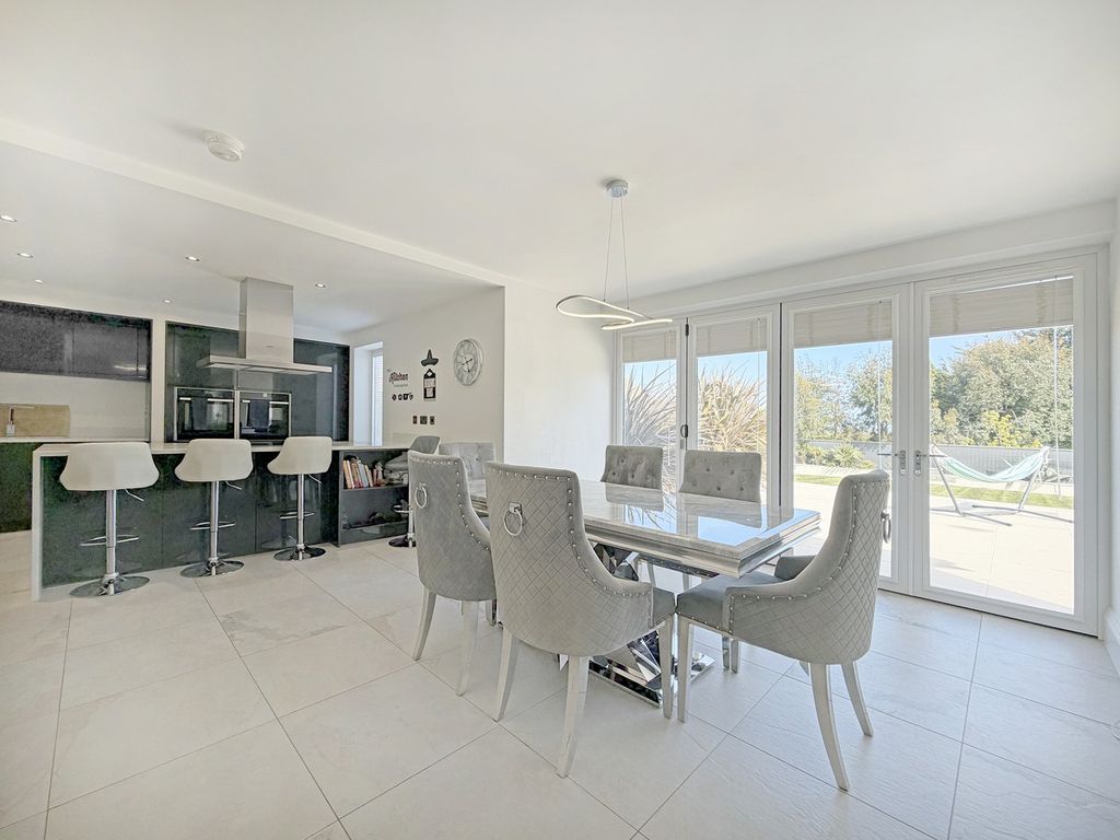 Property photo 3 of 50