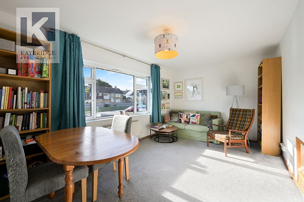 Property photo 3 of 8 Scotts Farm Road, Epsom - Kt19 9Ln