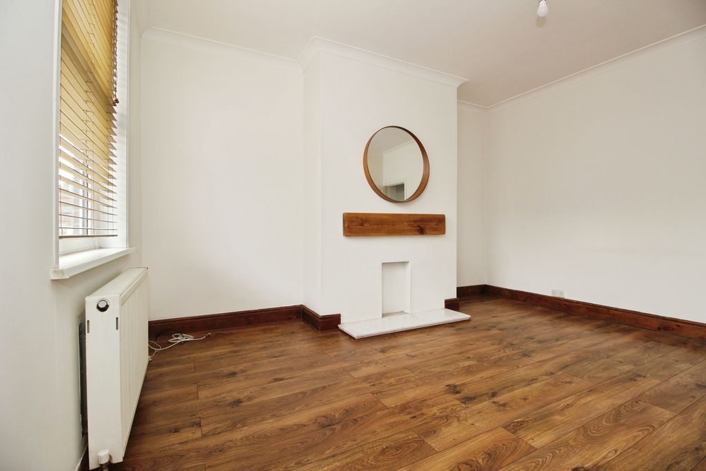 Property photo 3 of 14 Lounge