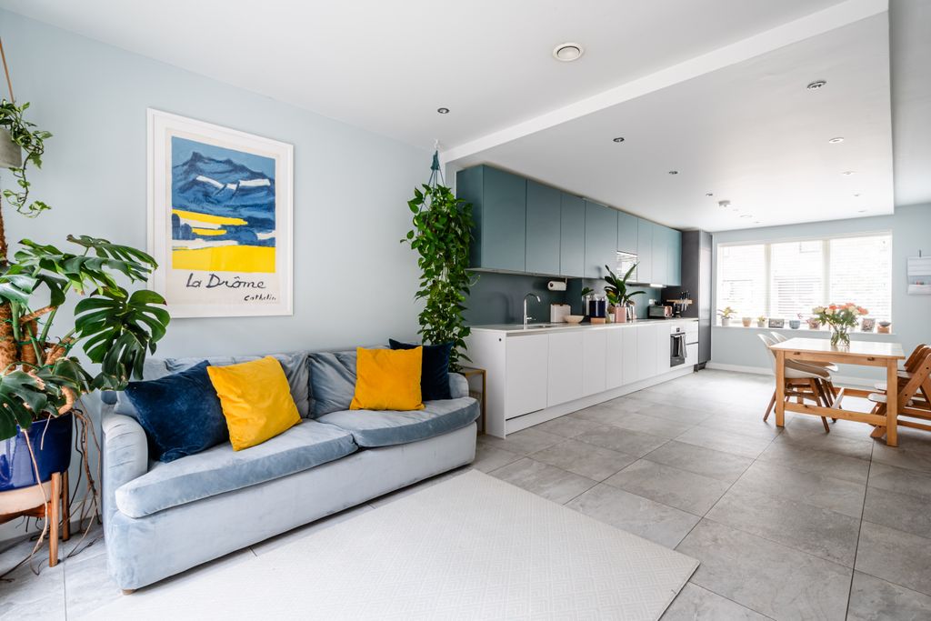 Property photo 3 of 19 2