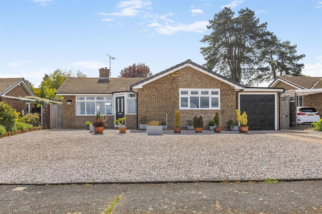 Property photo 1 of 24 43 Leigh Grove, Banbury-3.Jpg