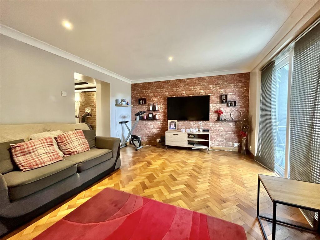 Property photo 2 of 19