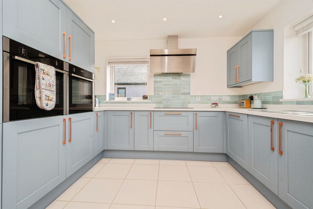 Property photo 3 of 26