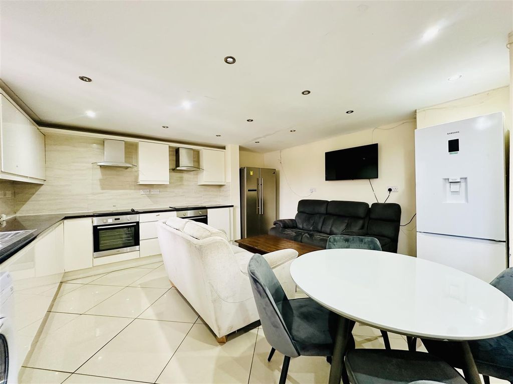 Property photo 2 of 32 Image00024.Jpeg