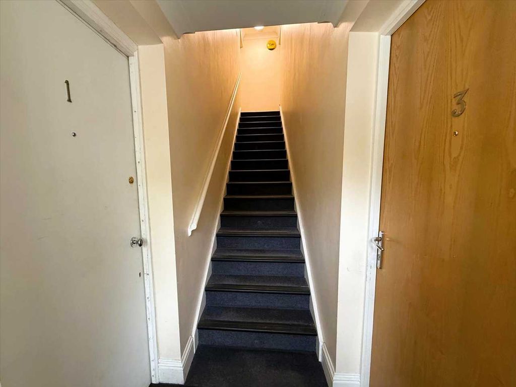 Property photo 3 of 14 Communal Entrance