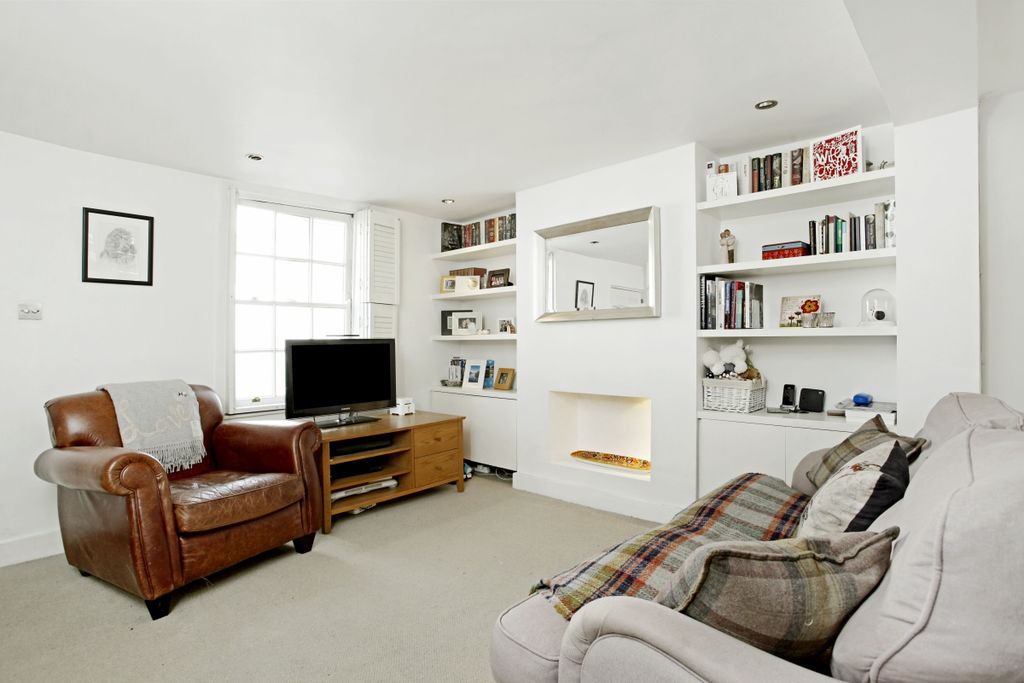 Property photo 2 of 11 116 King George S...