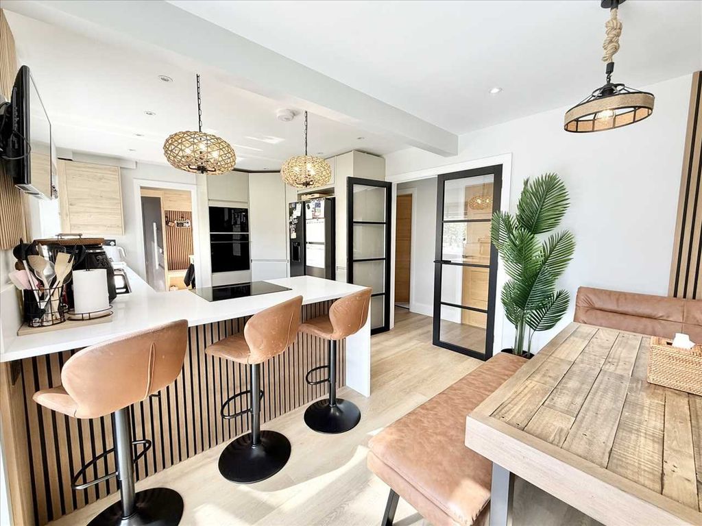 Property photo 3 of 33 Kitchen Diner