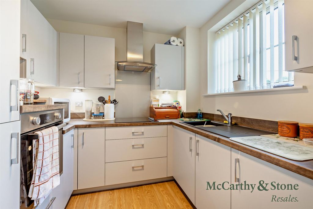 Property photo 3 of 16 Kitchen