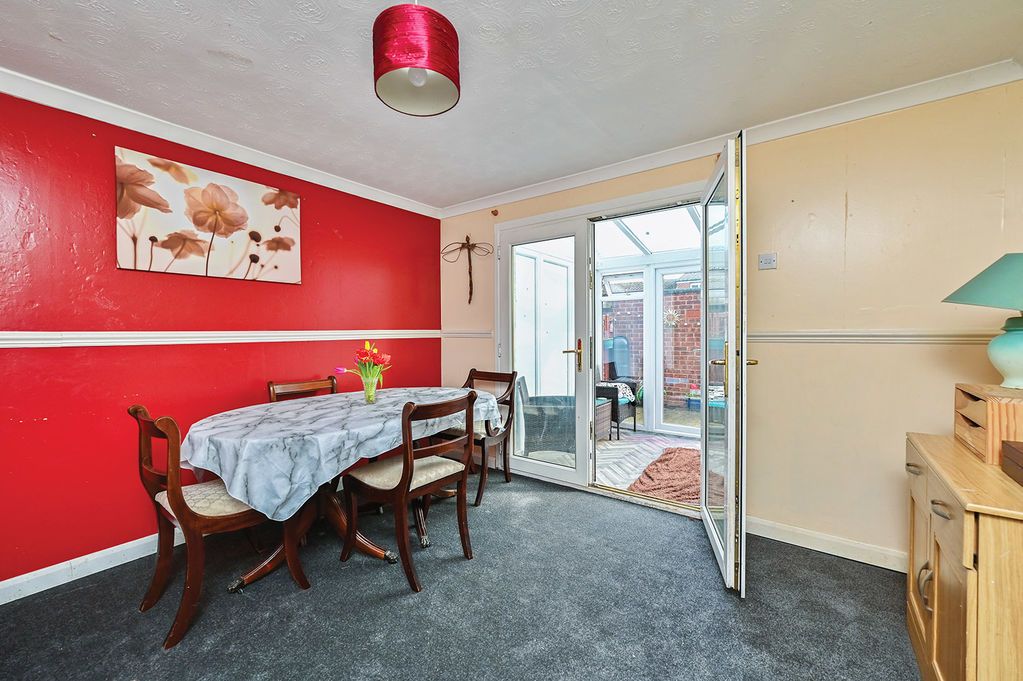 Property photo 3 of 12 Photo 4