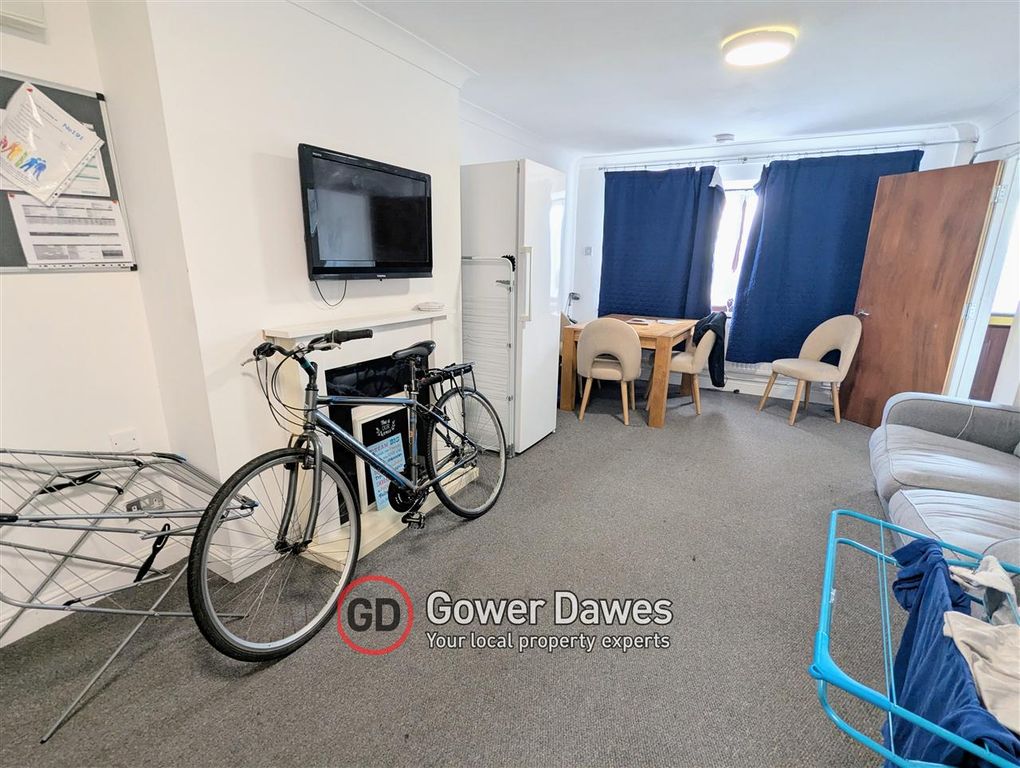 Property photo 2 of 13 Communal Lounge