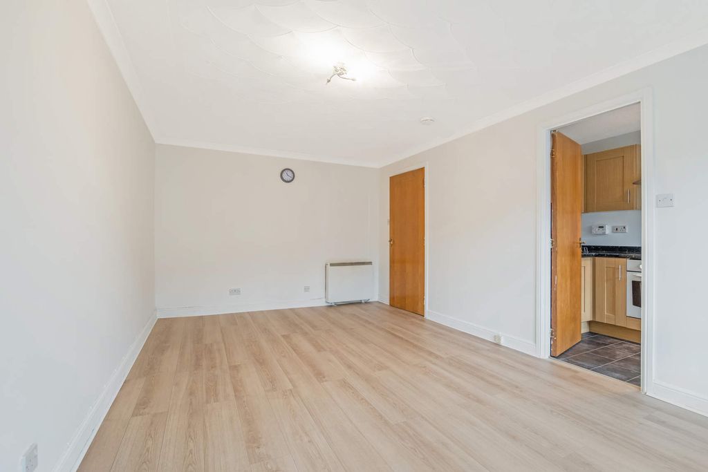 Property photo 3 of 12 04