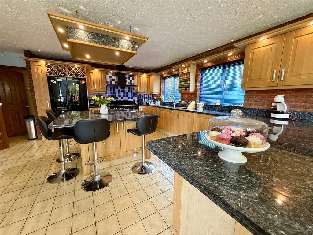Property photo 2 of 30 Kitchen