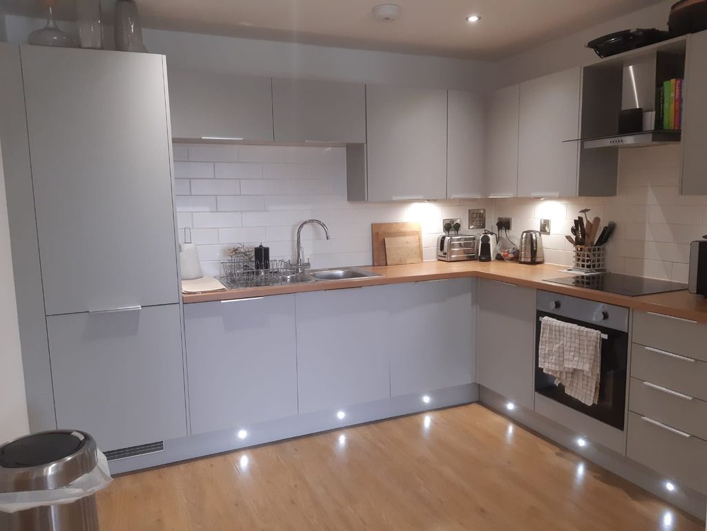 Property photo 3 of 8 Kitchen