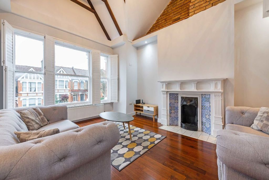 Property photo 2 of 8