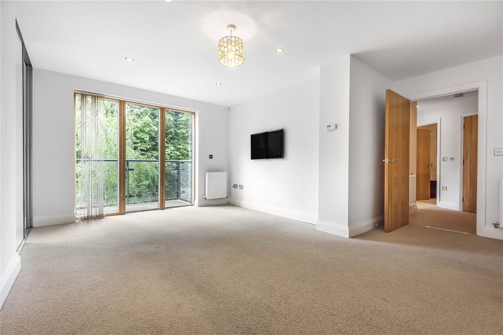 Property photo 2 of 8 Sitting Room