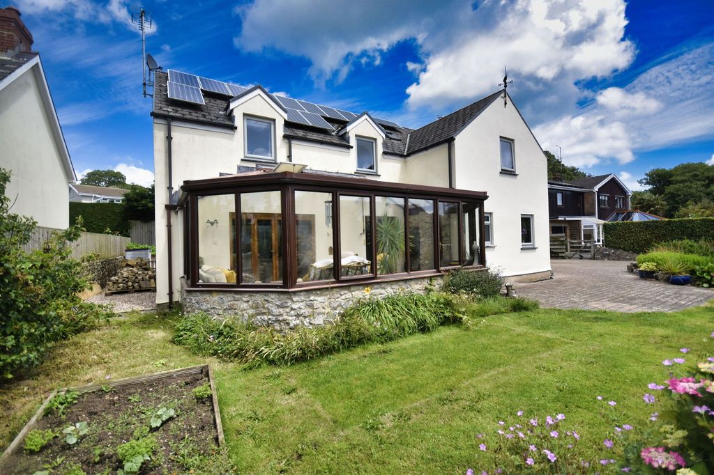 Property photo 2 of 49
