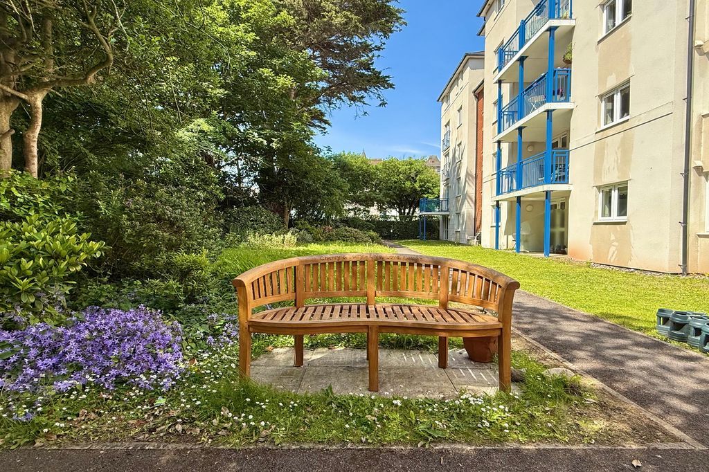 Property photo 2 of 17 Southerly Communal Gardens