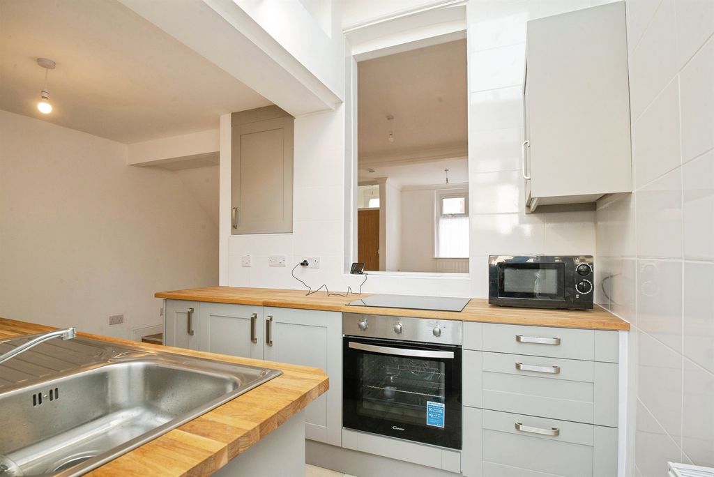 Property photo 3 of 12