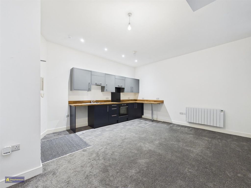 Property photo 2 of 7 Living Kitchen