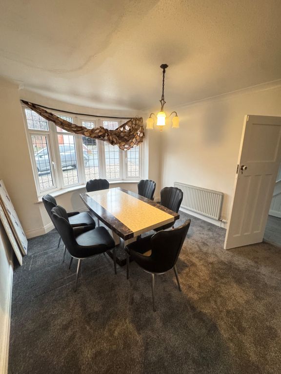 Property photo 3 of 9 Dining Room